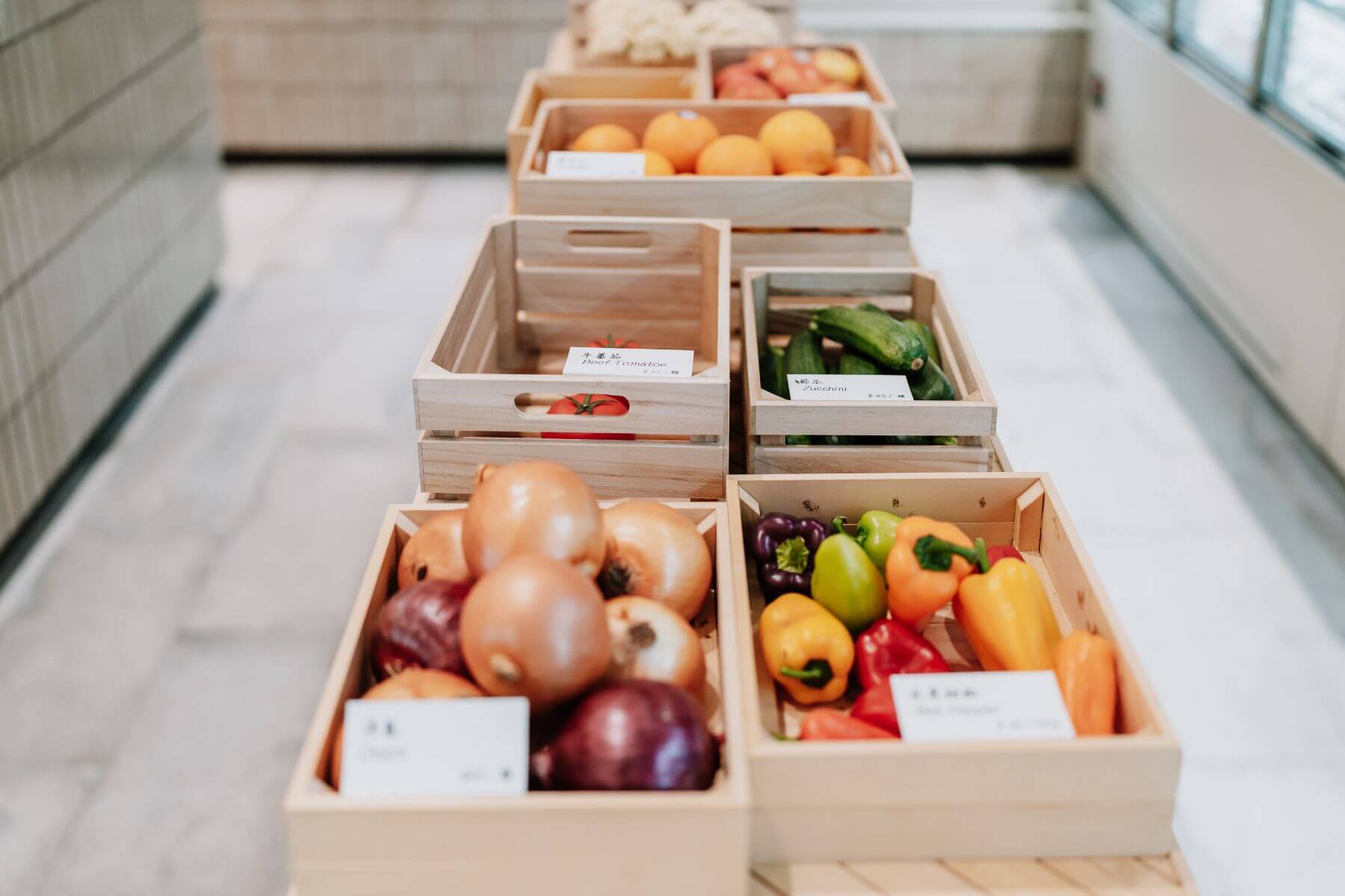 店內也販售新鮮時令蔬果。