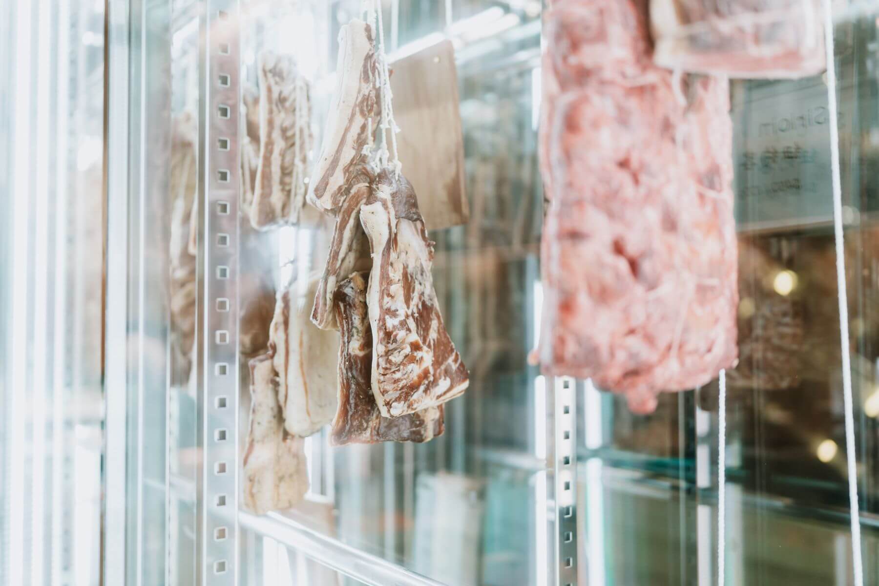 皇室規格的英式早餐不使用現成的加工肉品，皆須自製。