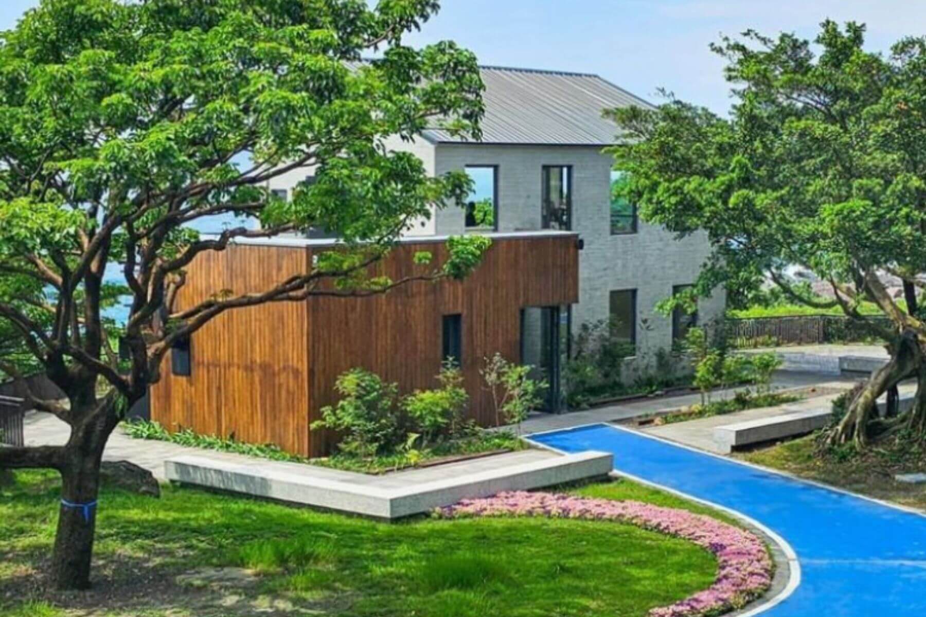 九號咖啡石城館光是建築物外的景色也非常漂亮。圖片來源／九號咖啡石城館社群