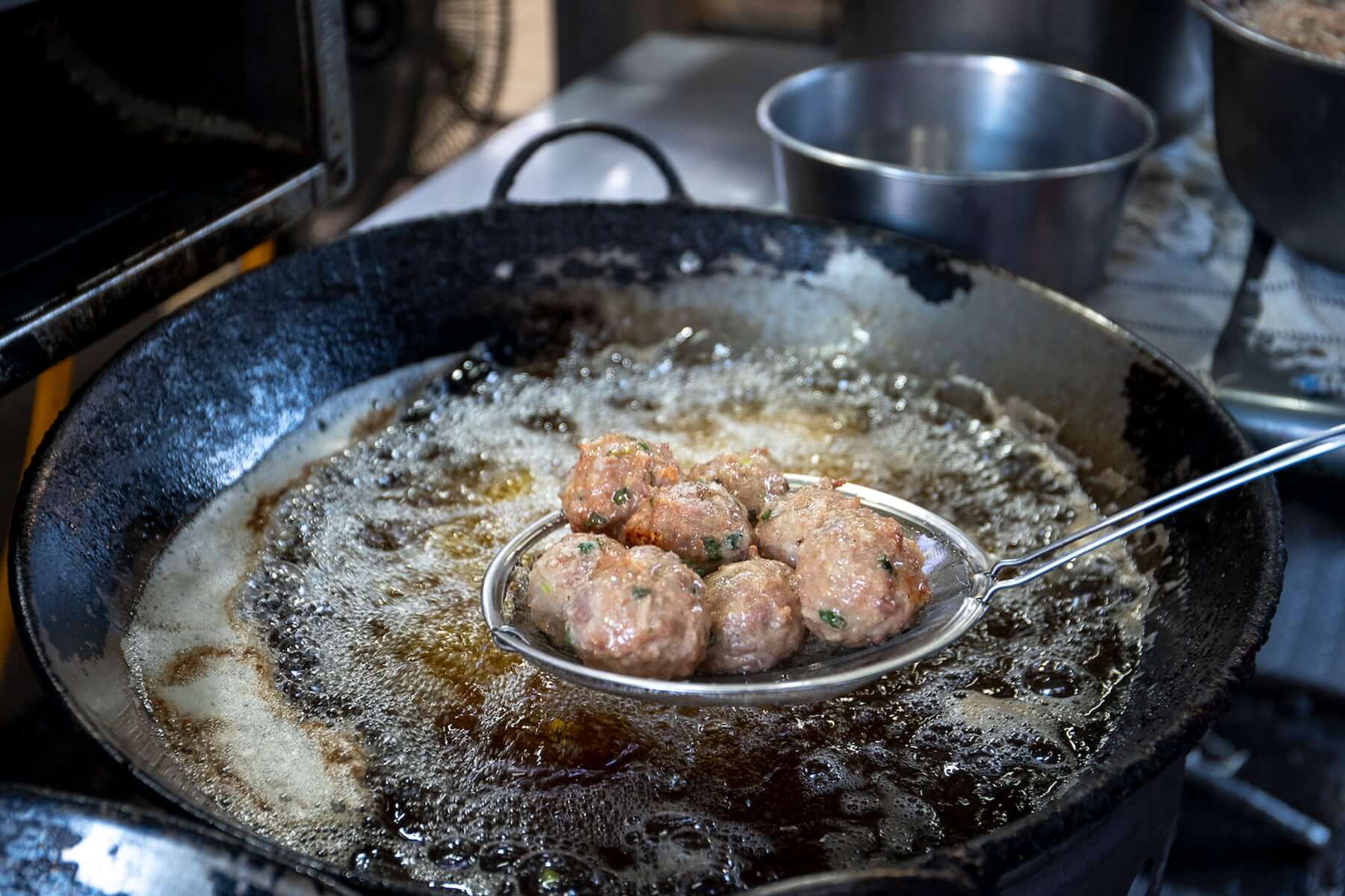 現炸獅子頭。(攝影/Thomas K.)