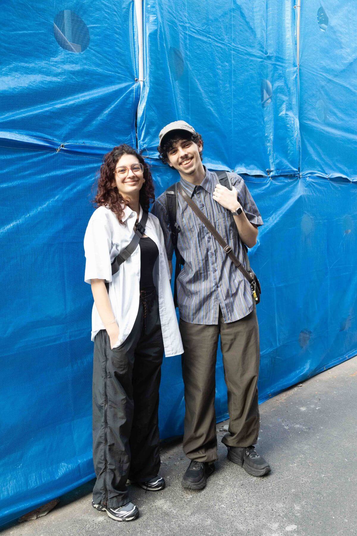 兩位喜歡比較街頭感的穿搭加上運動鞋，像是腳上的Salmon登山鞋，防水也好走。只要是能帶給他們靈感的衣著，他們都喜歡嘗試。@w0oclub