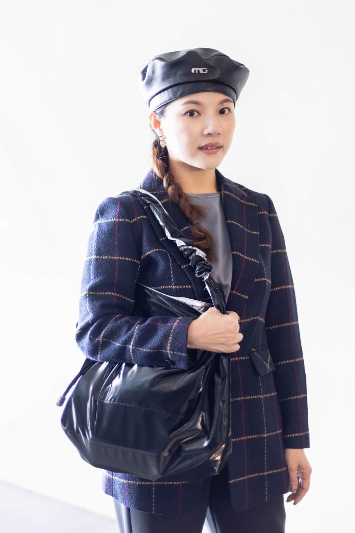 喜歡酷炫、帥氣風格的穿搭，只要適合自己的都會想嘗試看看。帽子是她喜歡收集的單品，今天當然也不忘戴上一頂。@huichi0512