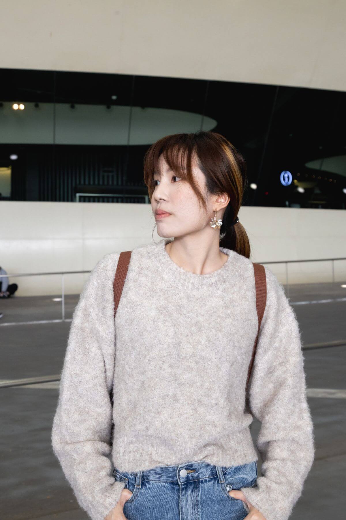 平時看場合選擇穿搭。配合《Blue Man》很多互動性橋段，因此挑選輕鬆又感覺鬆軟的針織，搭配亮亮的牛仔褲以及適合自己身高的大型戒指。@ts_yl91