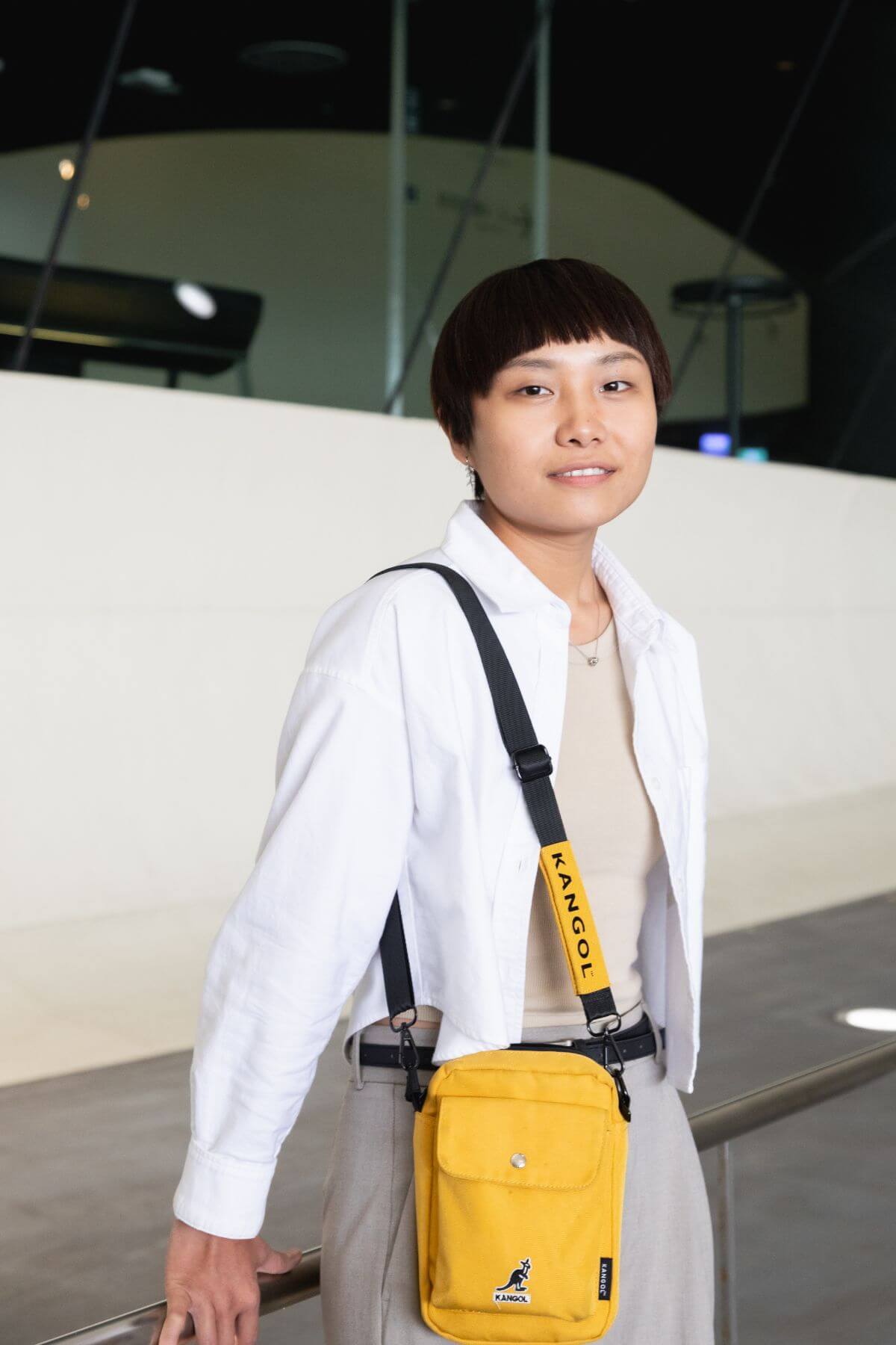 穿搭其實看心情，之前是偏中性的風格，最近才開始嘗試較女性像是短版的衣服。今天衣服、褲子偏大地色系，所以加上簡單的短版襯衫，增加層次。@cfouoclk