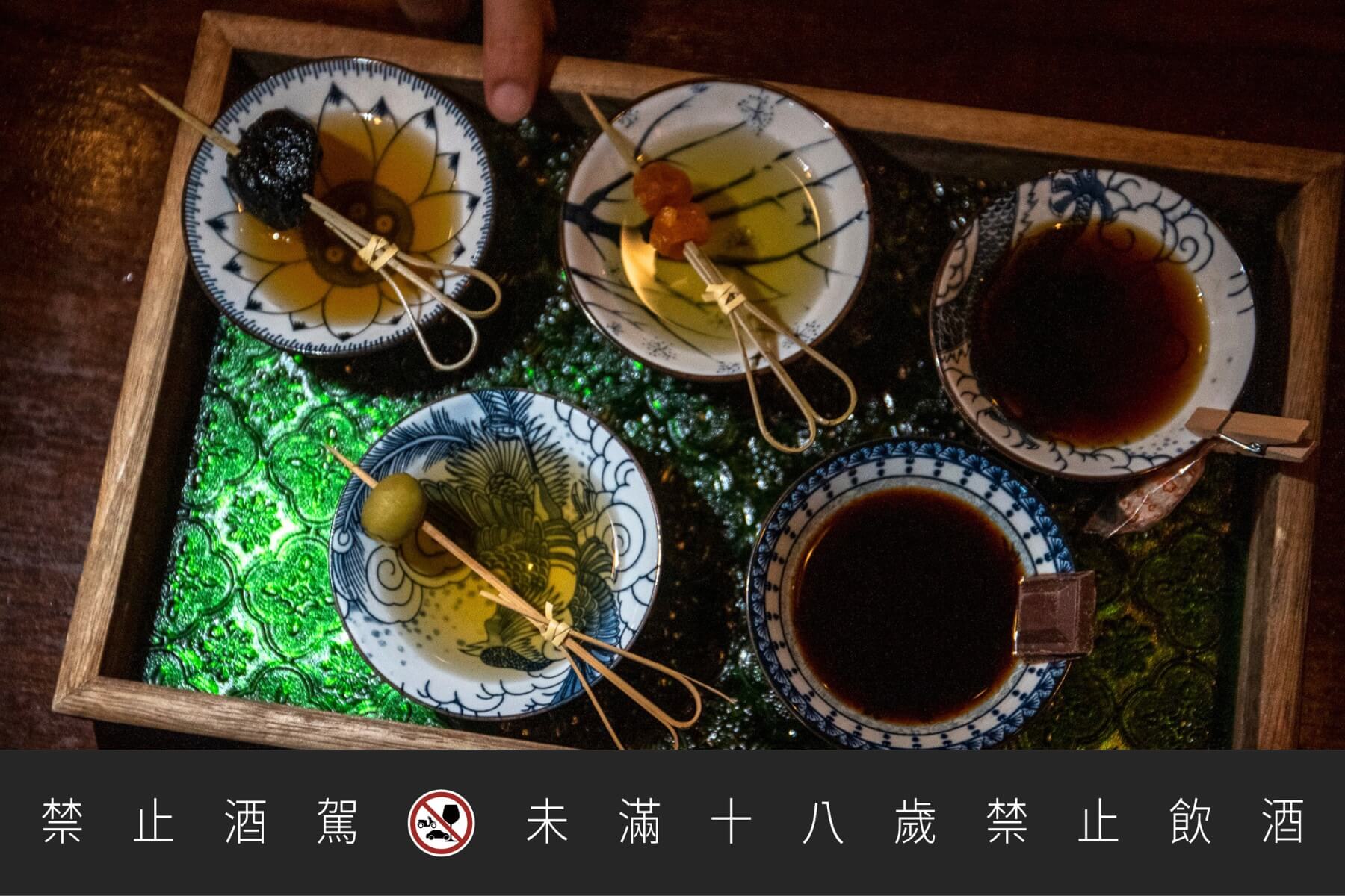 赤崁中藥行向台南老字號中藥行致敬，調酒以五行（金木水火土）為主題。