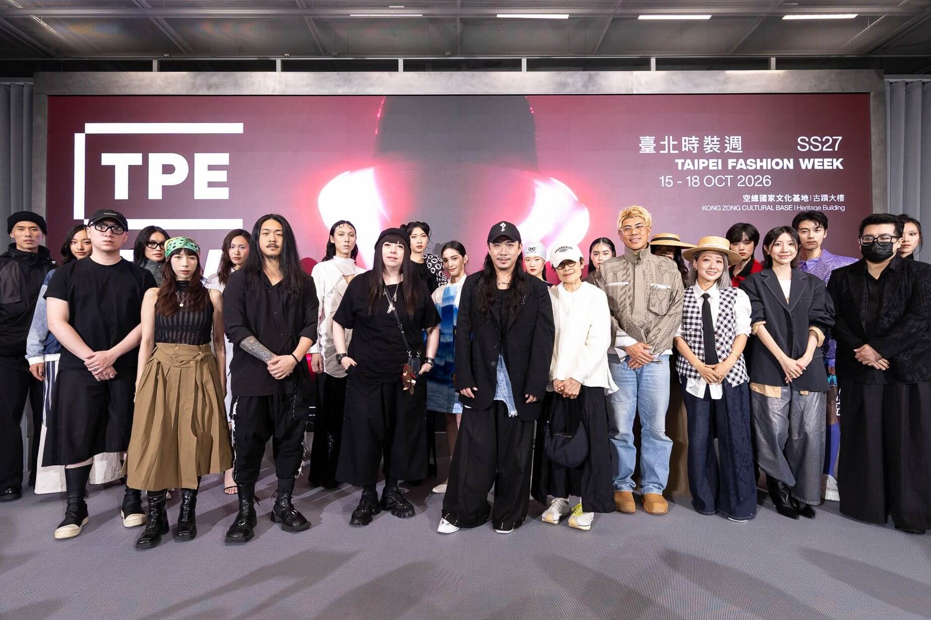 品牌秀設計師包含INMORIES設計師MuSH（左起）、Claudia Wang設計師王子欣、INFDARK設計師郭瑋、GIOIA PAN設計師潘怡良、JUST IN XX創辦人暨設計總監周裕穎 、CHARINYEH設計師葉珈伶、Daniel Wong設計師Daniel Wong、AISH設計師夏筱琴、Yentity設計師董亭言、JENN LEE設計師Jenn Lee