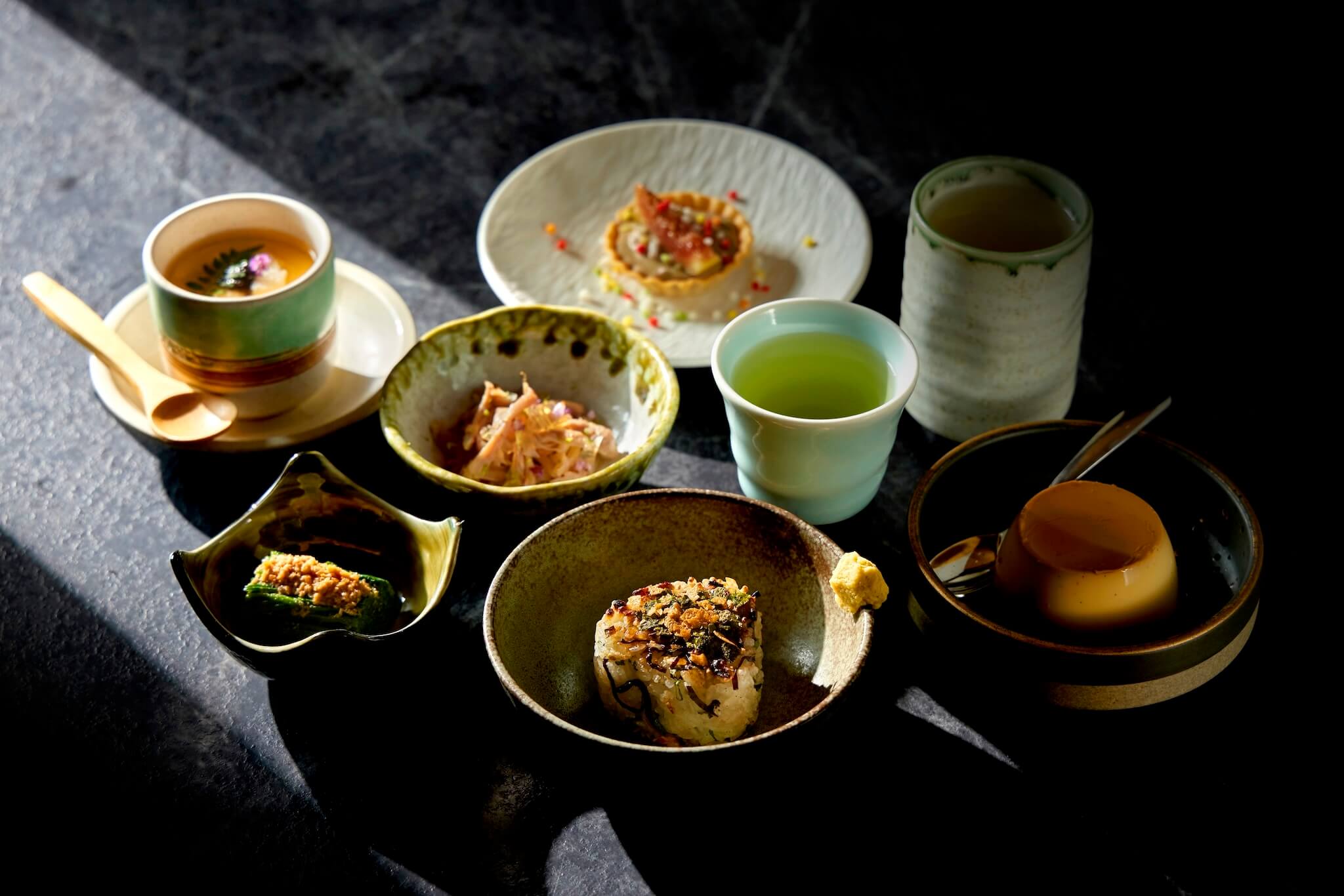 台北鳥喜夏季雞懷石套餐開胃湯品、前菜與甜點。