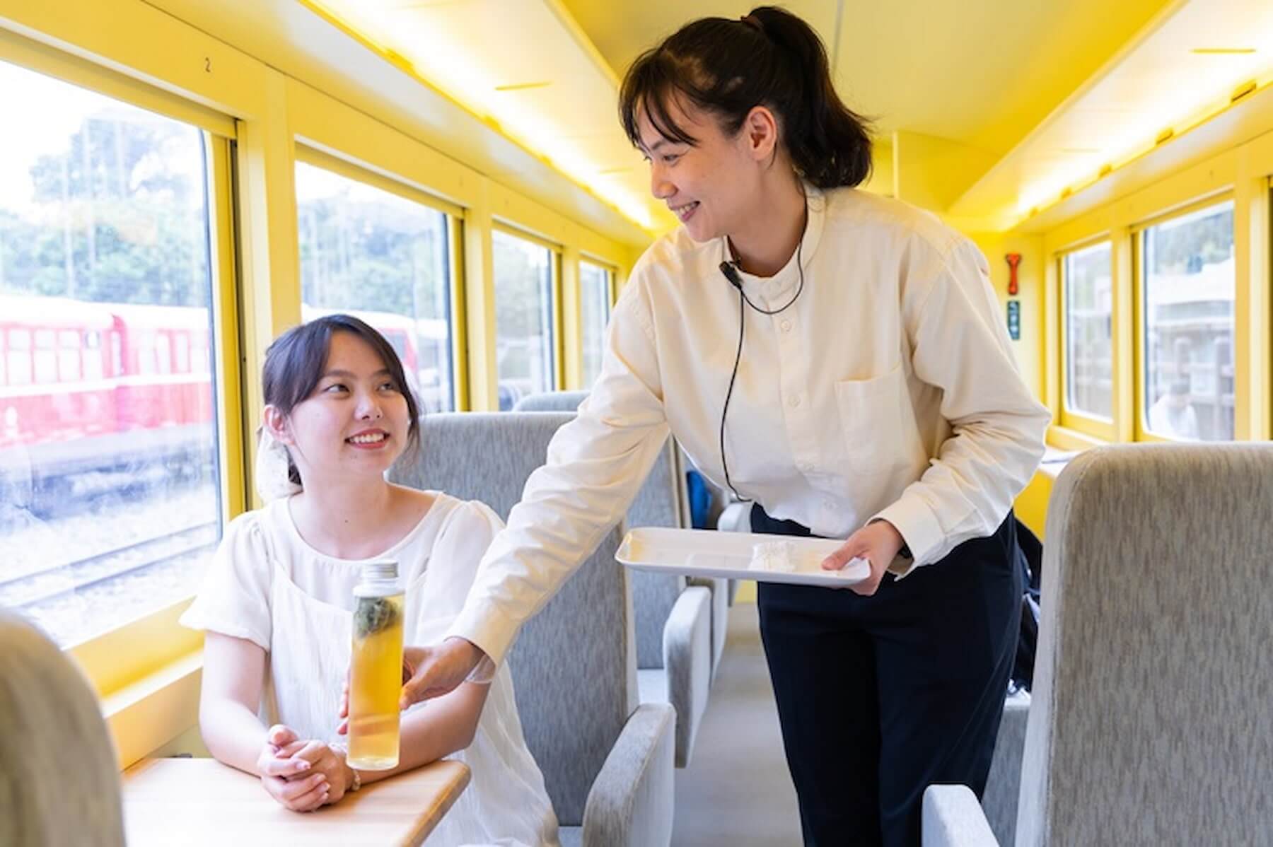 「栩悅號」除了可沿線欣賞美景，還提供海拔最高的視覺系下午茶。（圖／雄獅旅遊）