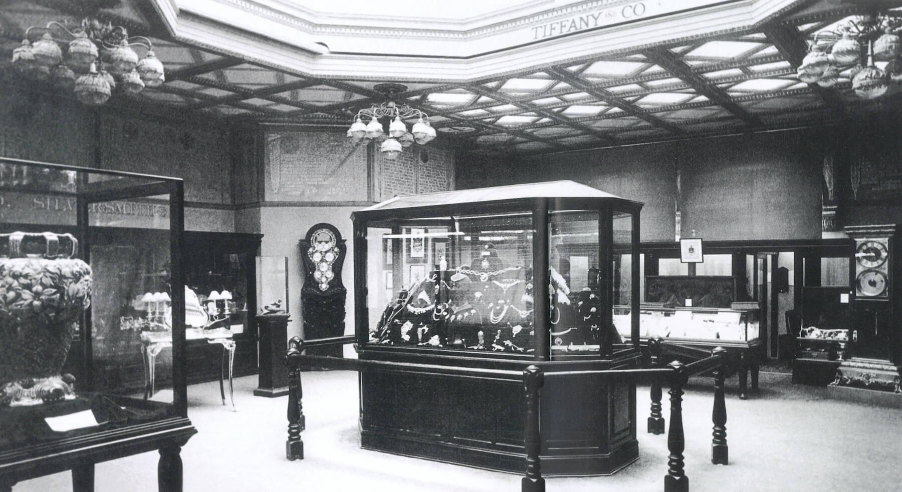Tiffany & Co. 天文鐘於 1893 年芝加哥哥倫布世界博覽會之展出現場