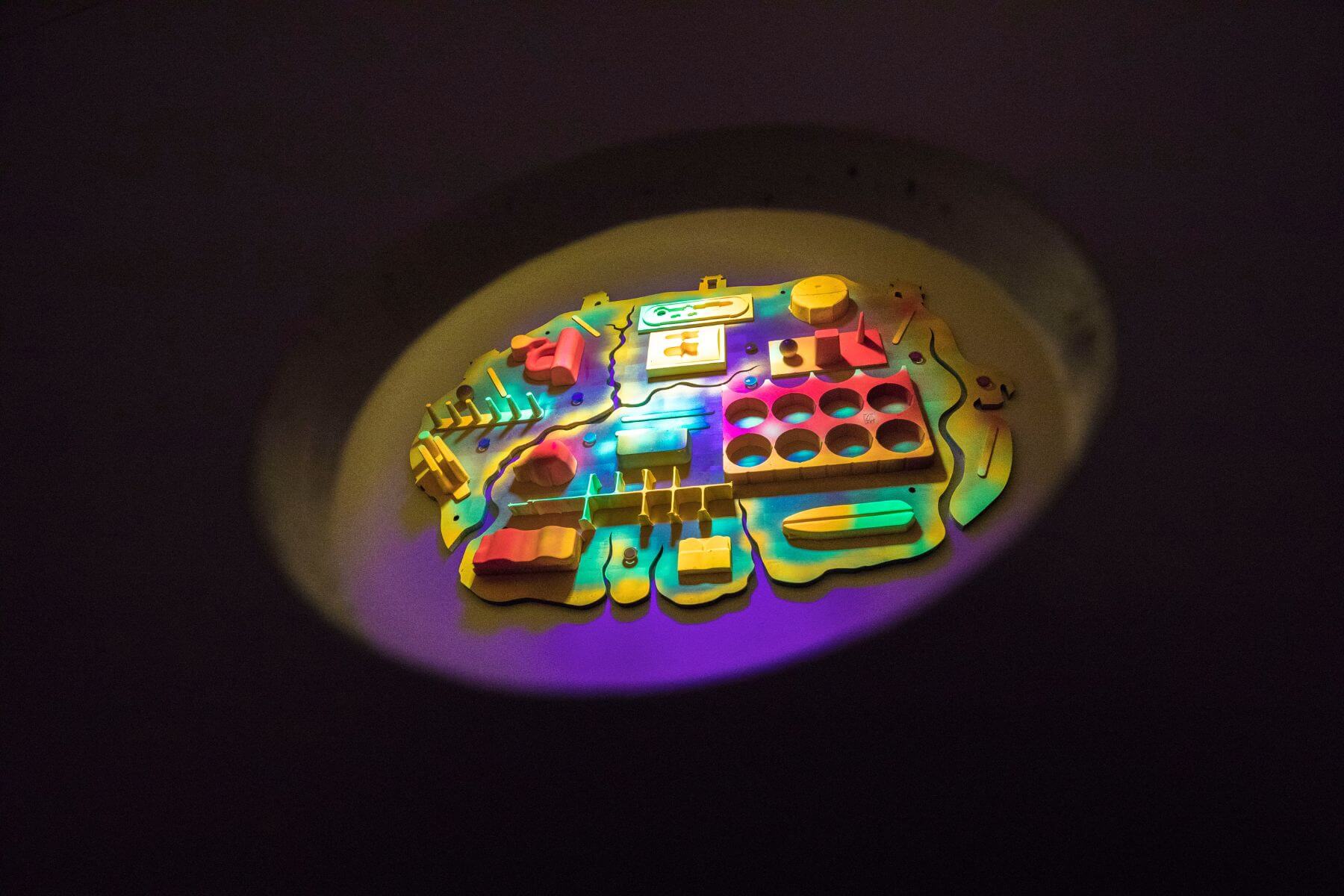 藝術家林書楷的創作散布在展間，讓觀者在看展的過程中，與另一種詮釋的臺南不期而遇。