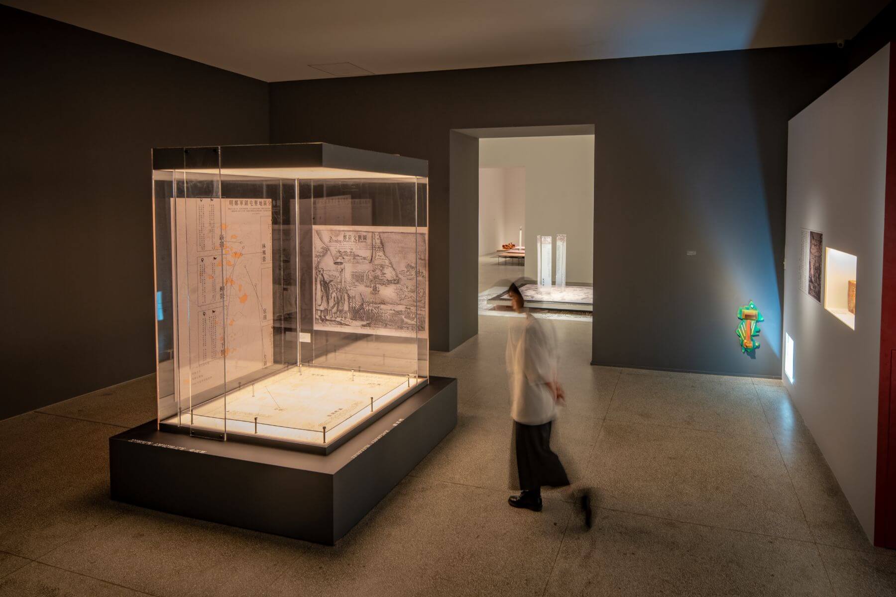 藝術家林書楷的創作散布在展間，讓觀者在看展的過程中，與另一種詮釋的臺南不期而遇。