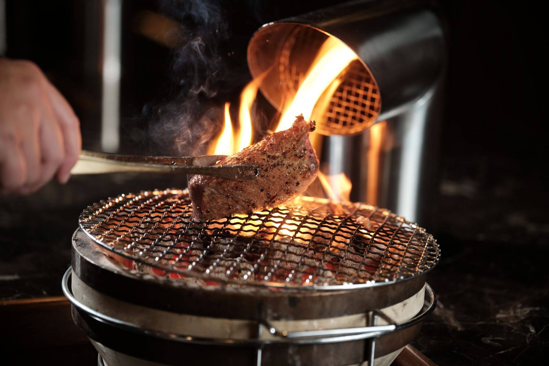 新菜「和牛炙燒」必須精選牛小排部位,每日拆解有限,屬於限量商品。