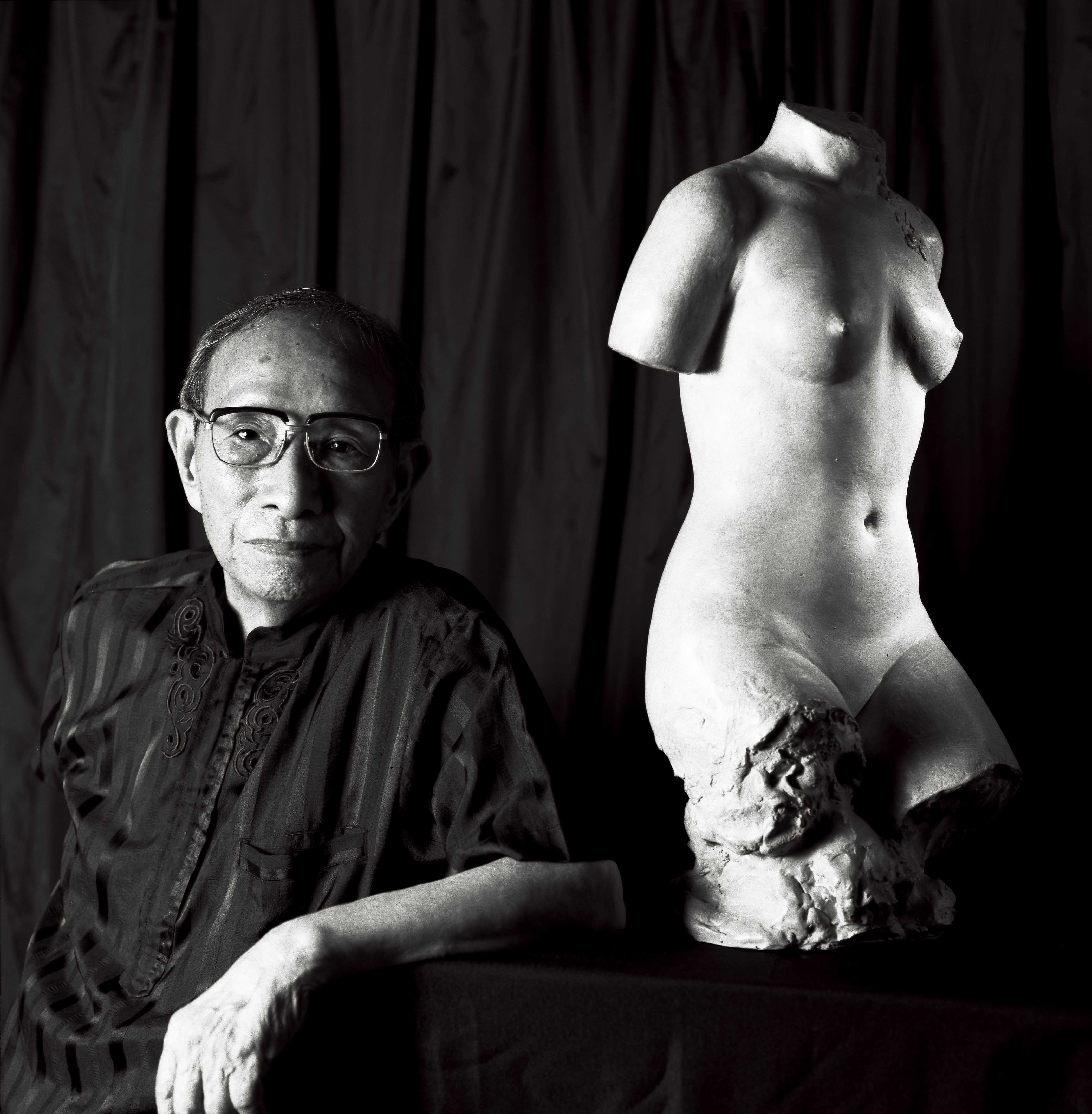 王水河八十歲時為大墩文化中心個展所攝照片，2004。攝影：曾敏雄。