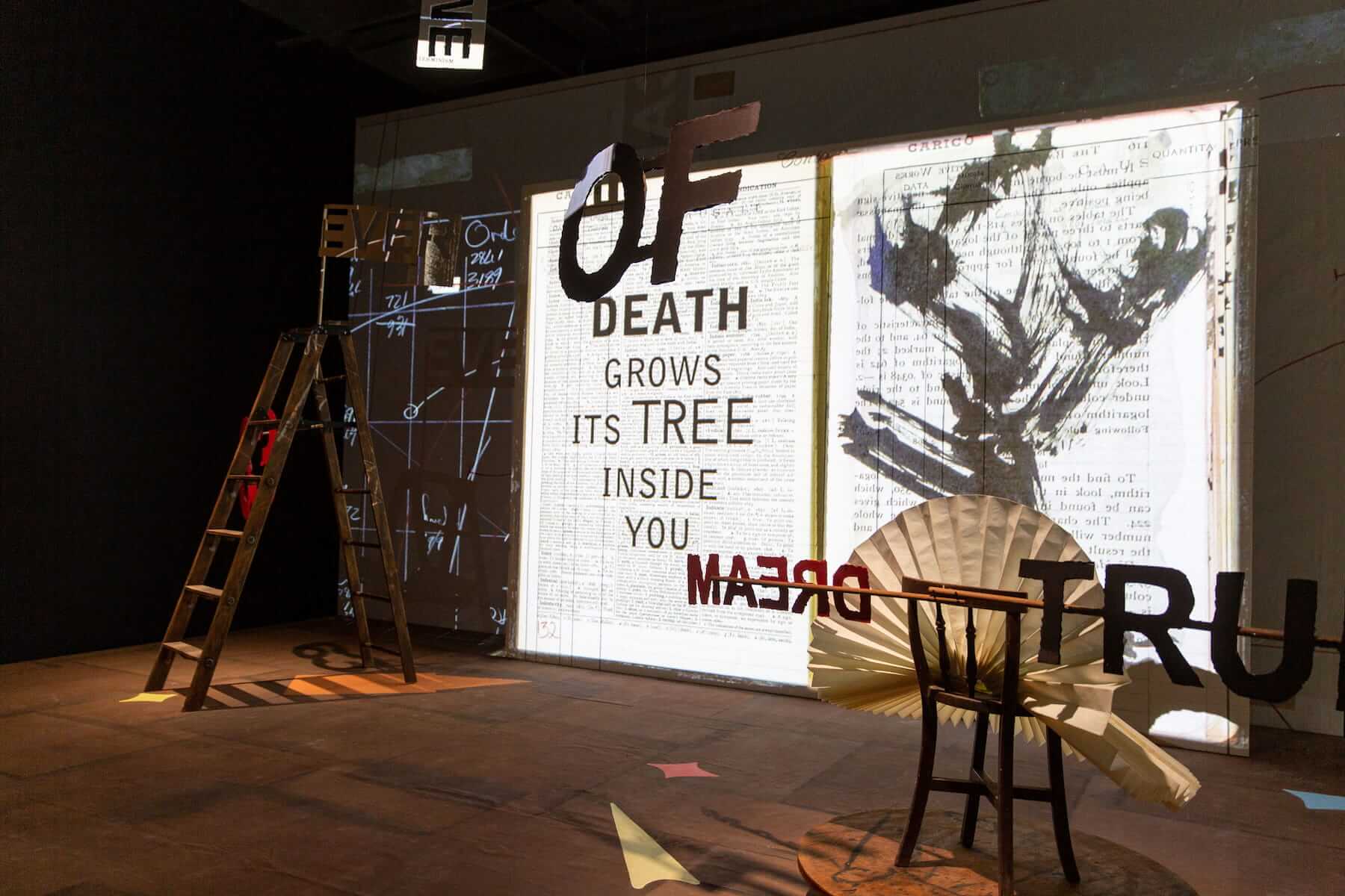 「威廉.肯特里奇」《女先知》 展場照。(圖片/北美館 提供)