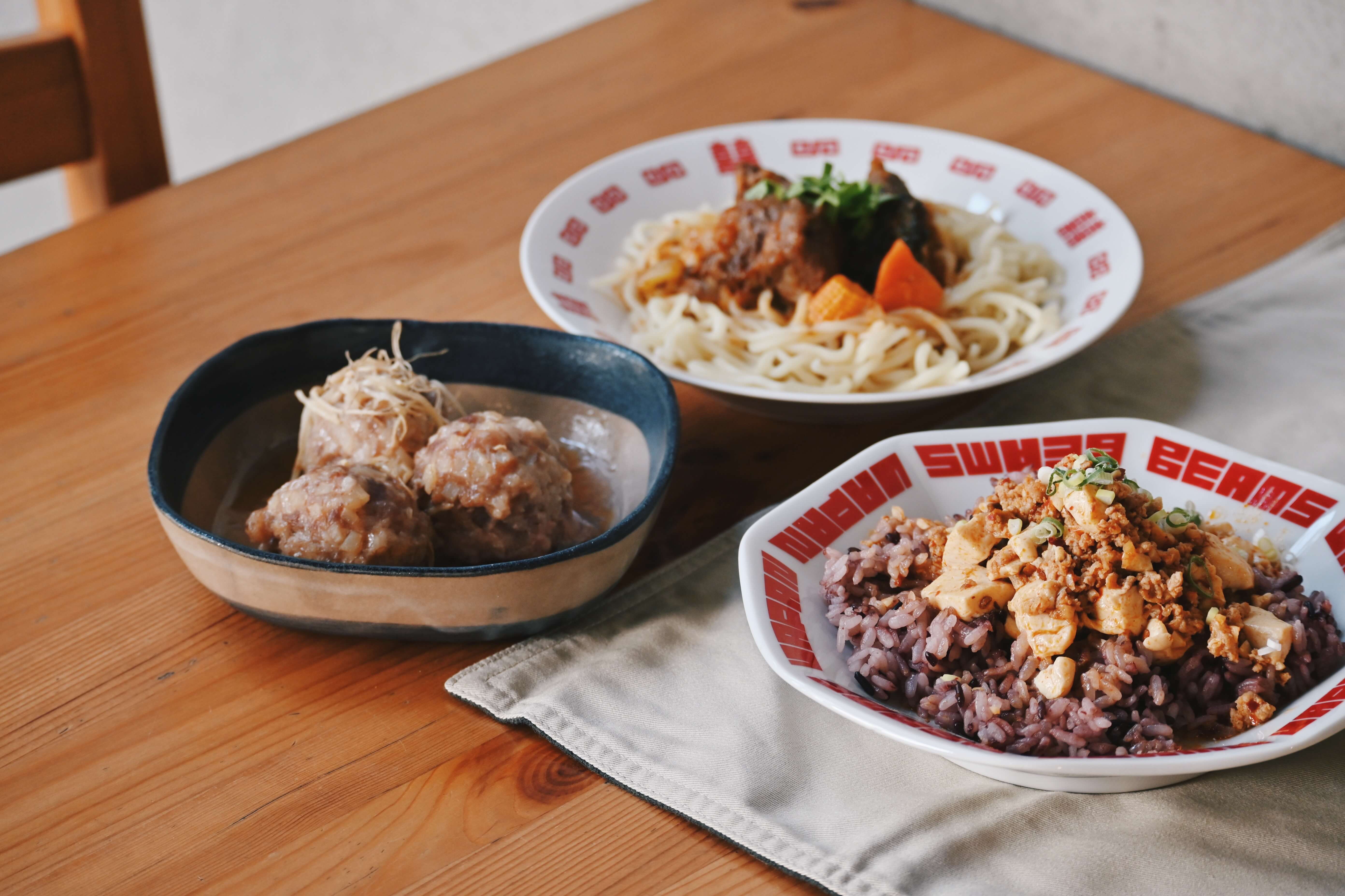 丰富食堂 Home Foodie 本次「NSF新感覺市集」將帶來限定餐點，以員林名物「拉仔麵」為概念，融合店內洋食料理「紅酒燉牛肉」、以及台灣風味的自家製肉丸子及特製麻婆豆腐飯，只在市集兩日限定登場。