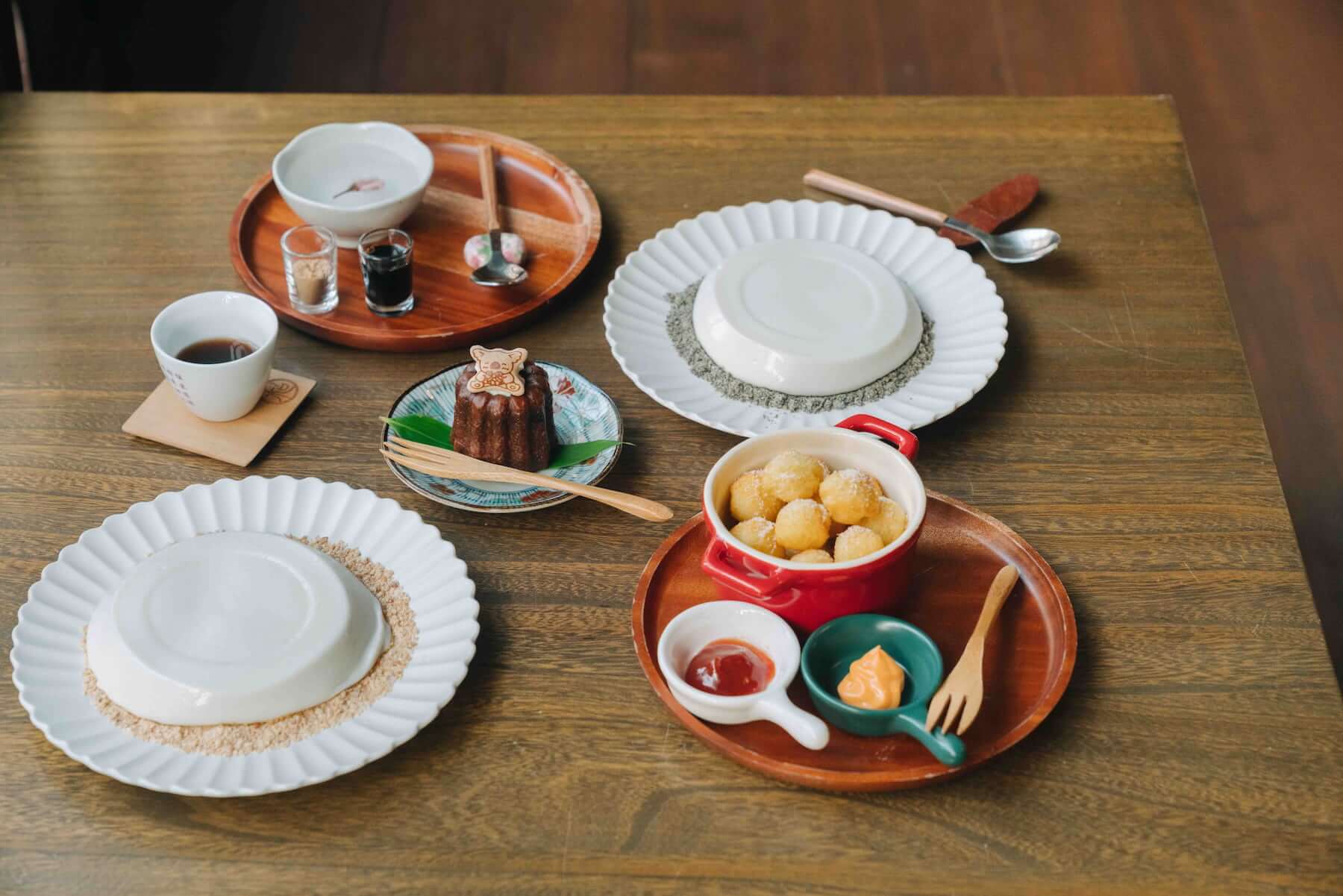 「弎弌-和茗園」以在歷史建物裡喝古樹茶為經營特色，還有豐富的特色茶點。