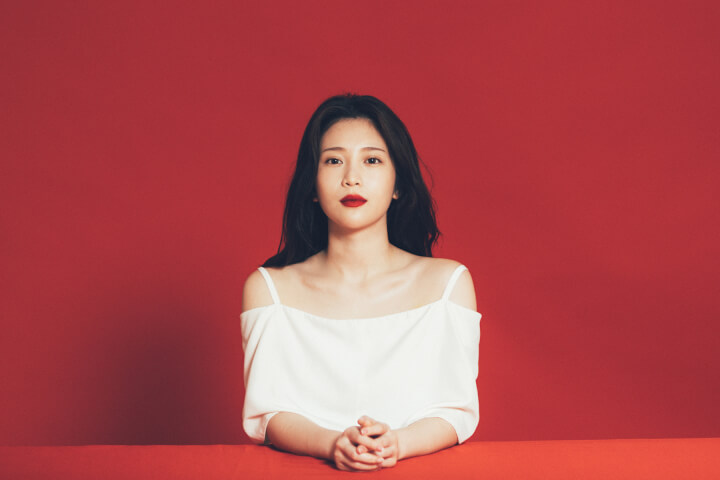 不再是雞排妹:27歲的鄭家純直視鏡頭 不擔心自己與誰為敵