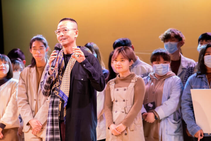 <mark>香港</mark>詞人周耀輝:大世界越壞,歌詞班也許更像樂園