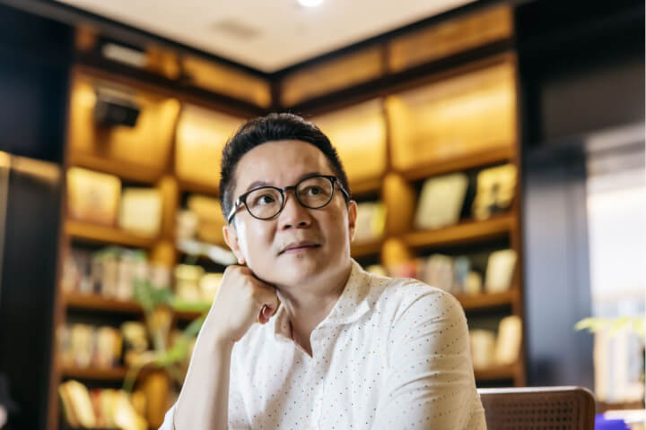 記憶有水的質地，它完成了我——專訪王盛弘《雪佛》