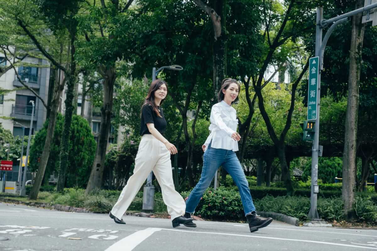 《第一次遇見花香的那刻》導演鄧依涵&主演林辰唏：我們都可以好好地成為自己