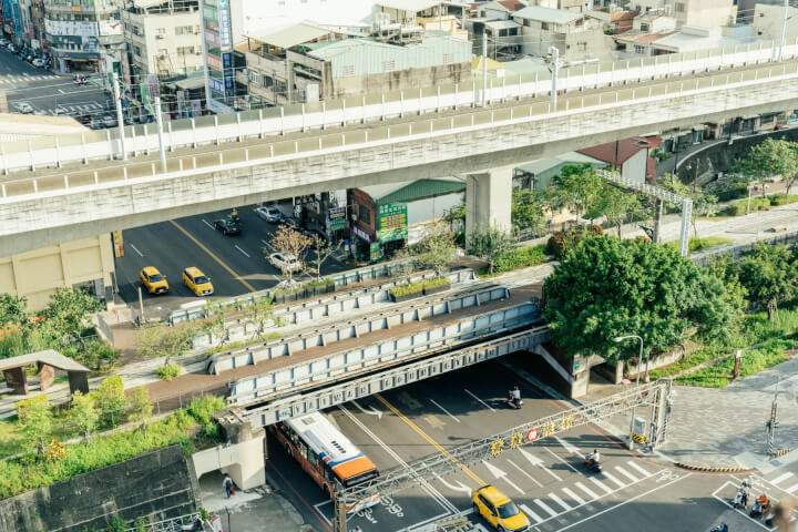 台中綠空鐵道：一條空中步道與一座城市的文化想像