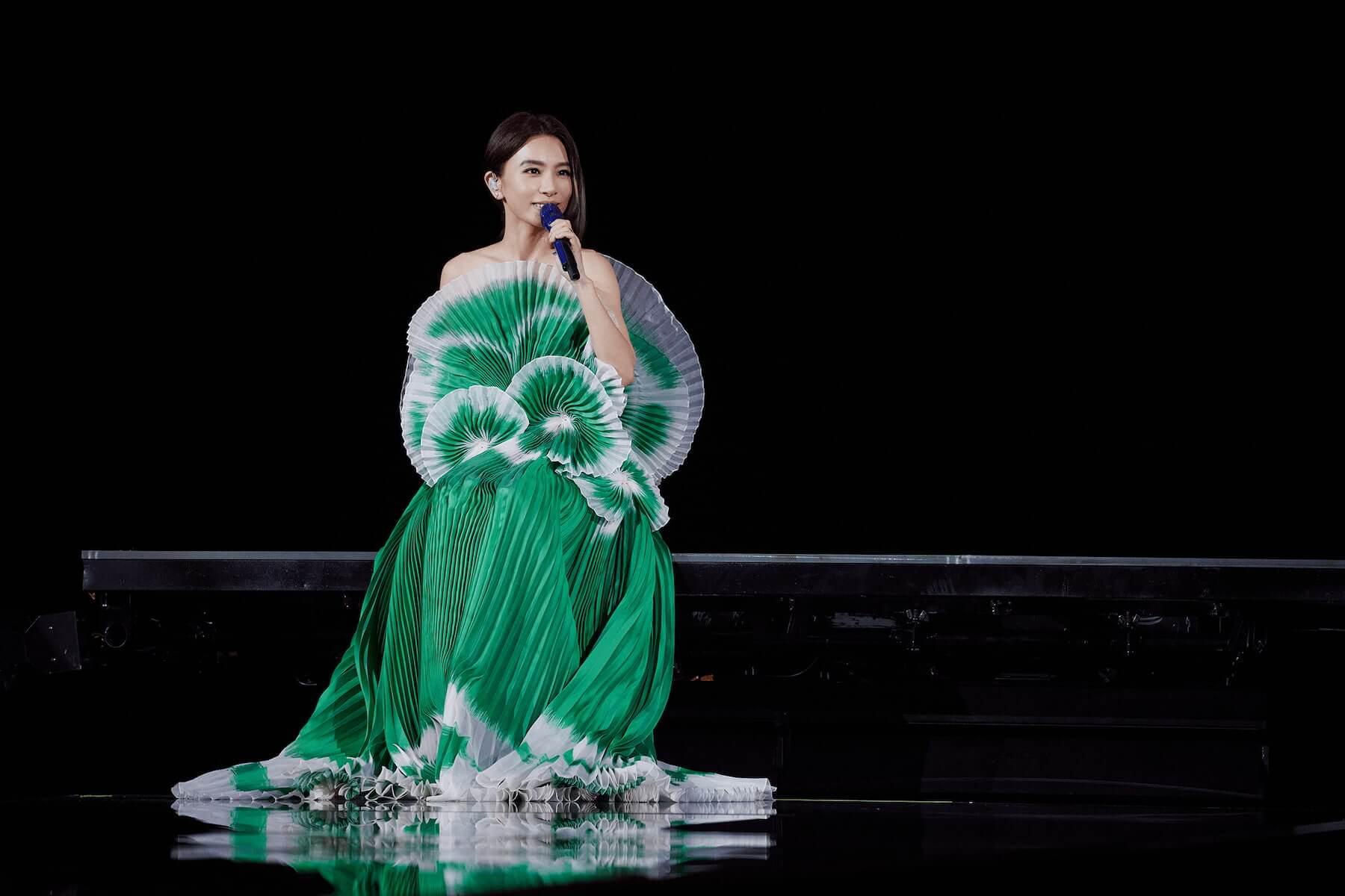 田馥甄《一一》首唱新歌〈乘著無人光影的遠行〉，台北最終場眾星祝福
