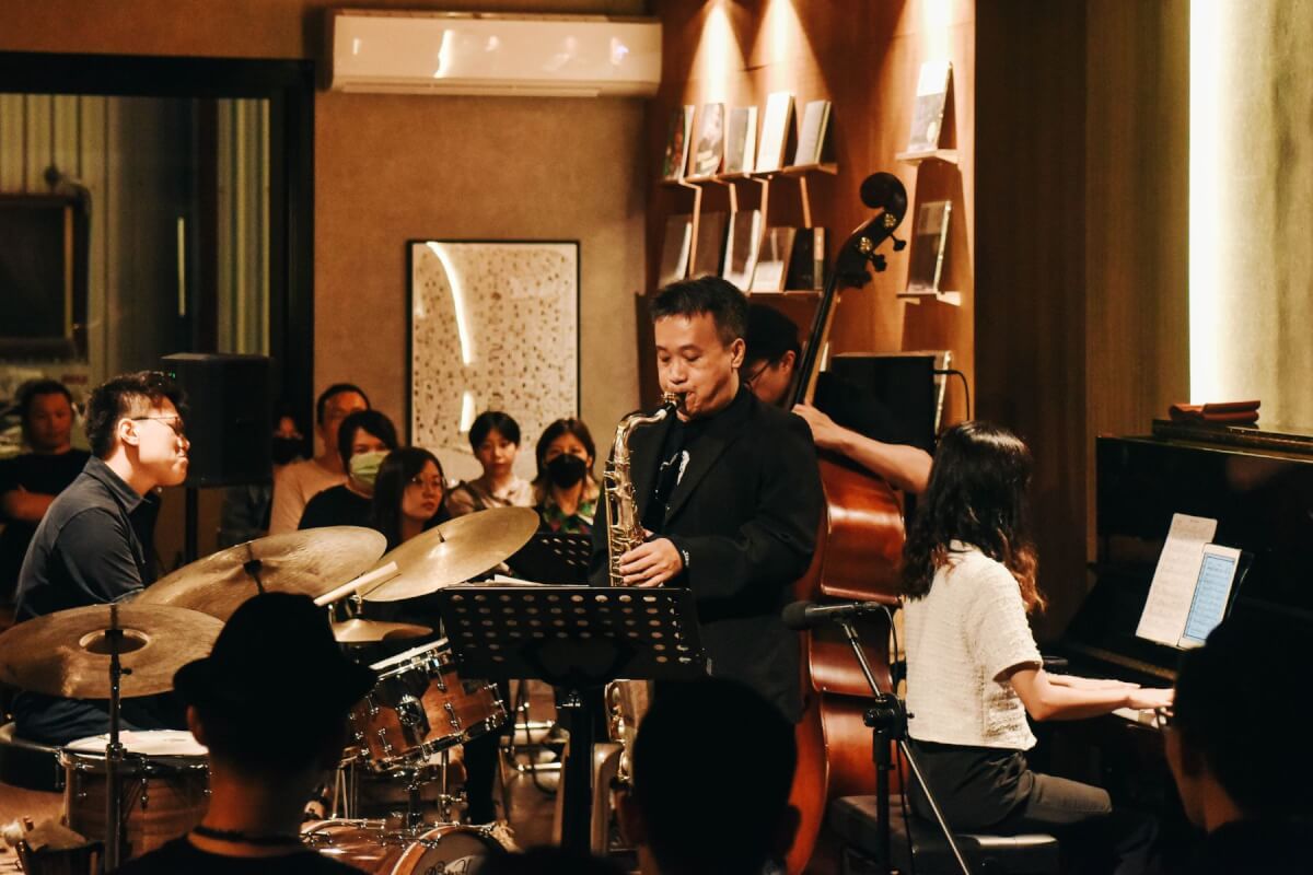 宅・J House Coffee Bar & Jazz：在府城，即興演奏一間爵士樂酒吧