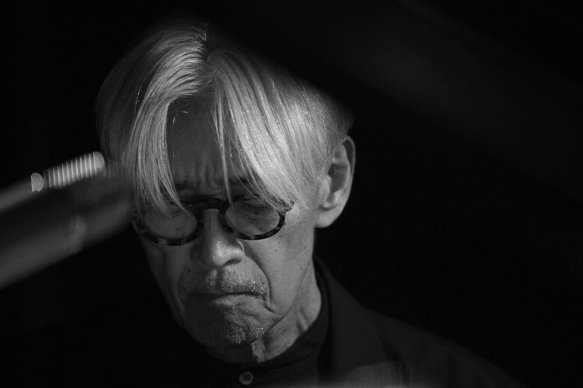 大師最後的謝幕！2024音樂會電影《坂本龍一：OPUS》親選20首經典，向世界感動道別