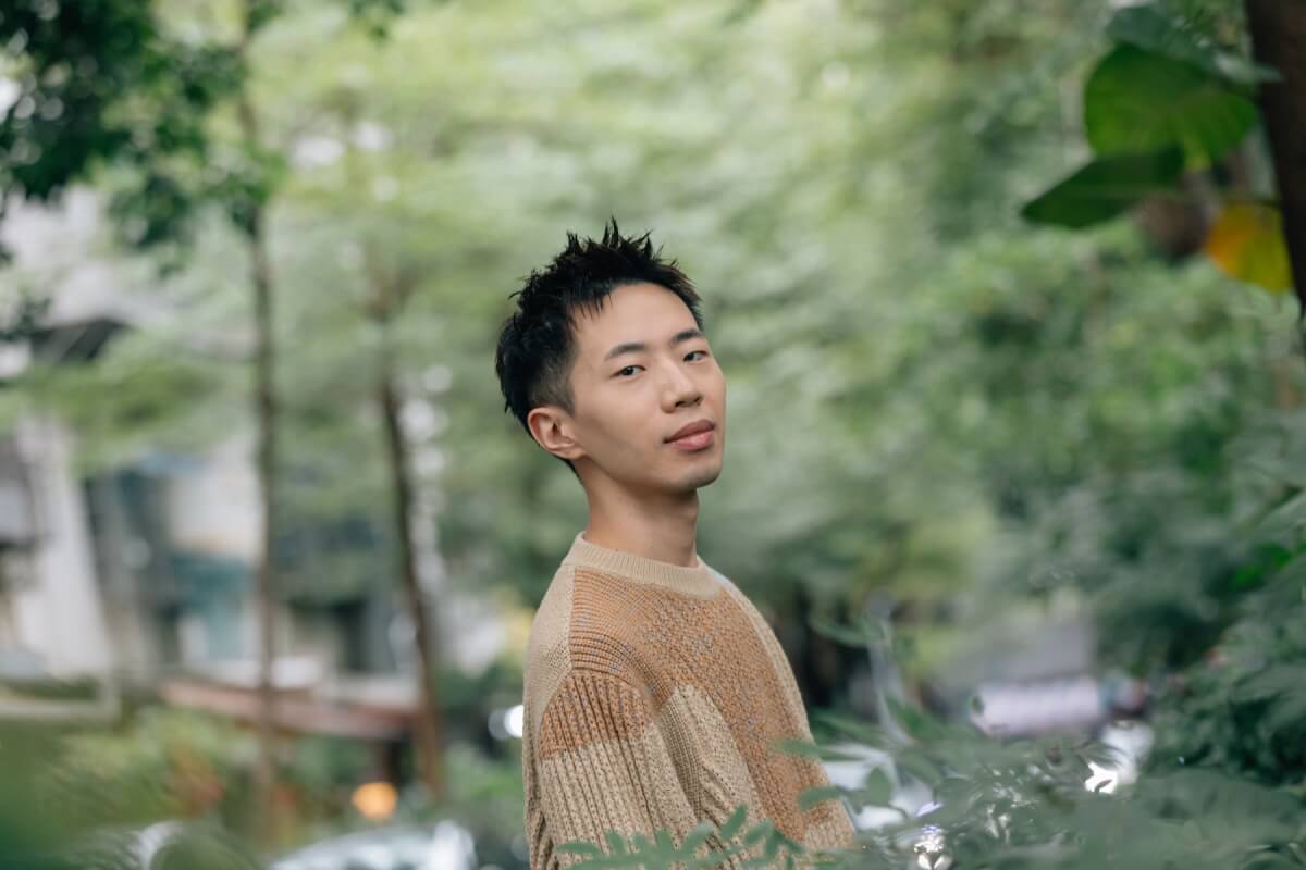 痛苦和停頓，是生命中凹陷下去的盆地——專訪創作歌手鄭興