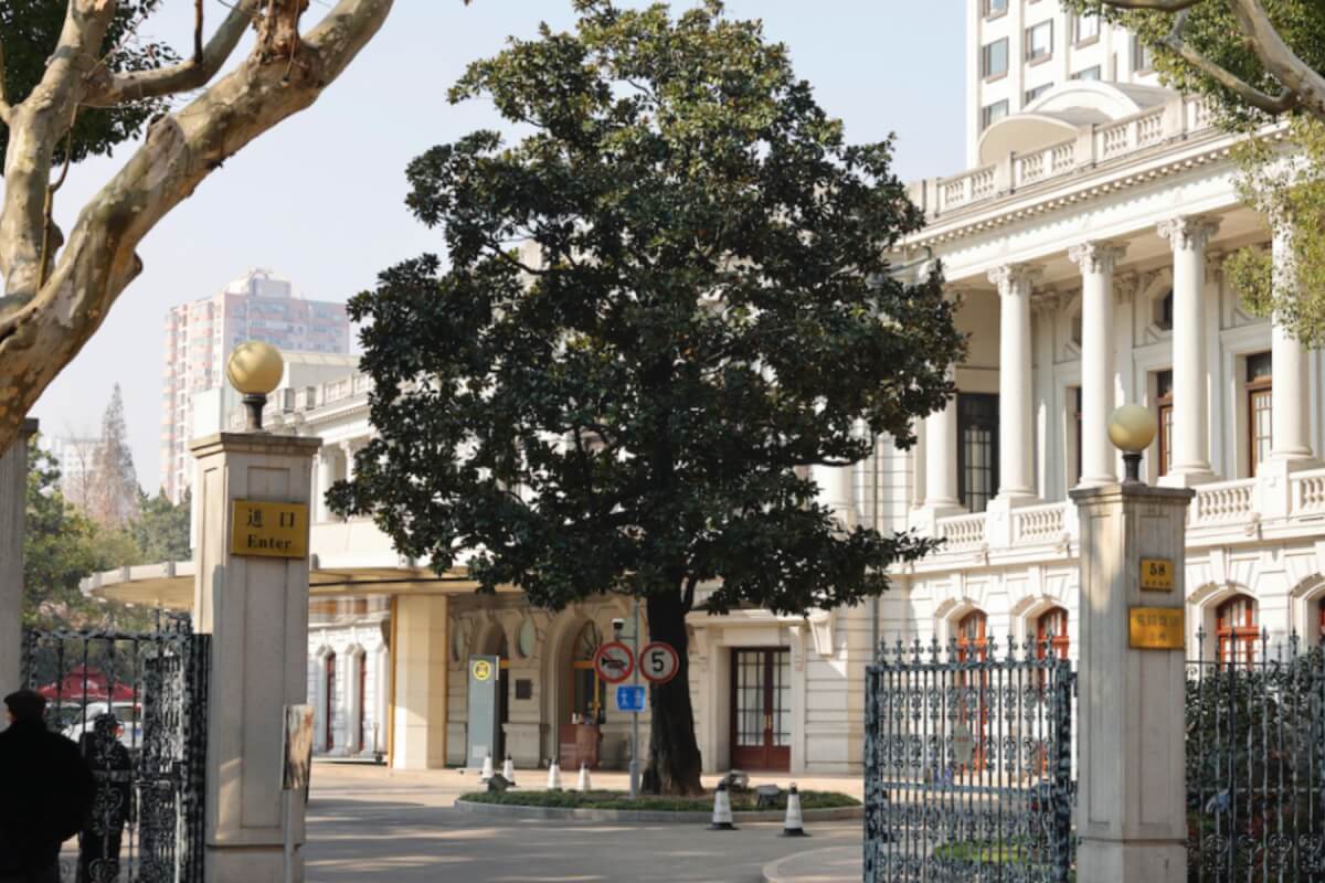 王家衛執導《繁花》10個原著場景公開！跟著金宇澄，走一趟最講「腔調」的上海