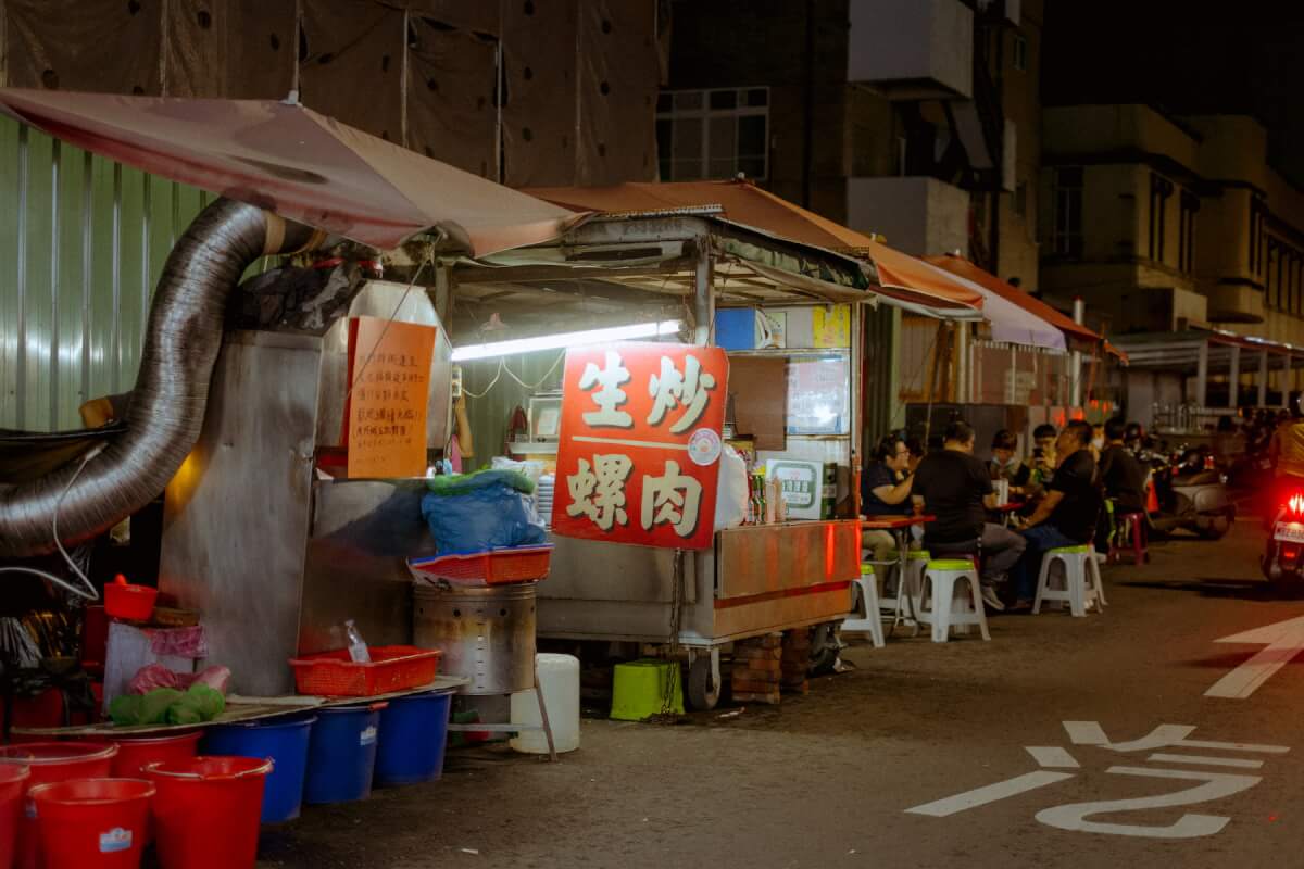 【嘉義美食】阮劇團藝術總監汪兆謙最愛的無名小吃：民雄市場大腸攤、紅燒鴨肉麵、生炒螺肉