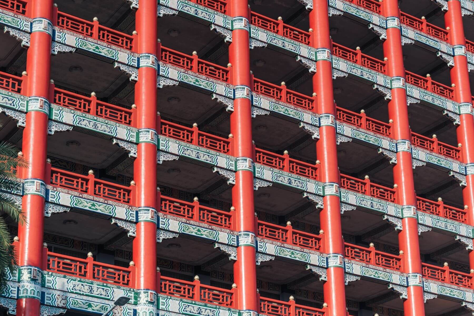 永不褪色的紅色傳奇：圓山大飯店的歷史與創新