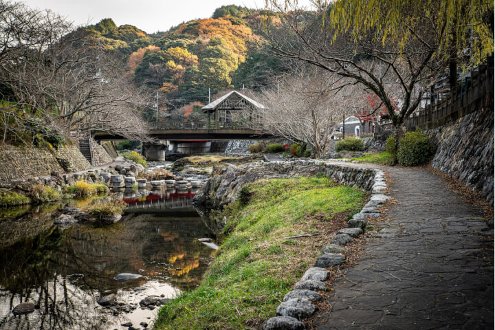 日本溫泉秘境：山口縣「長門湯本」，一座被時光遺忘的溫泉小鎮