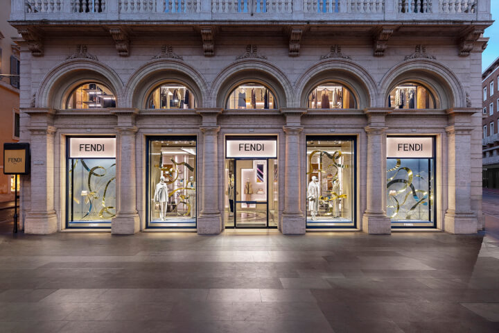 慶祝100歲生日！FENDI全新FENDI Ribbon緞帶櫥窗傳遞百年工藝精髓