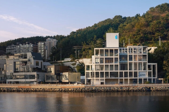 藍瓶咖啡首間有「頂樓露台」門市就在釜山！坐擁270度山海<mark>河</mark>景，限定紫地瓜巴斯克必嚐
