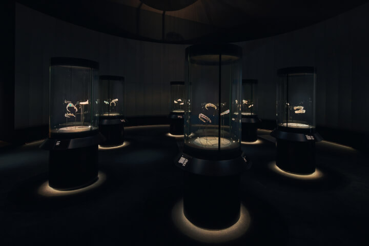 Cartier 大型珠寶腕錶回顧展：首次公開典藏手稿、逾 350 件珍貴藏品