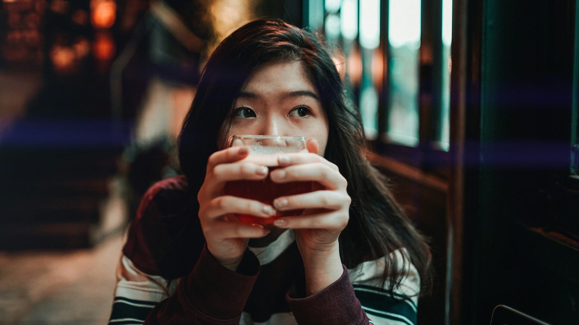 清醒世代引領風潮！歐盟推「無酒精新制」，全球低酒精市場爆發，葡萄酒業迎來轉型契機
