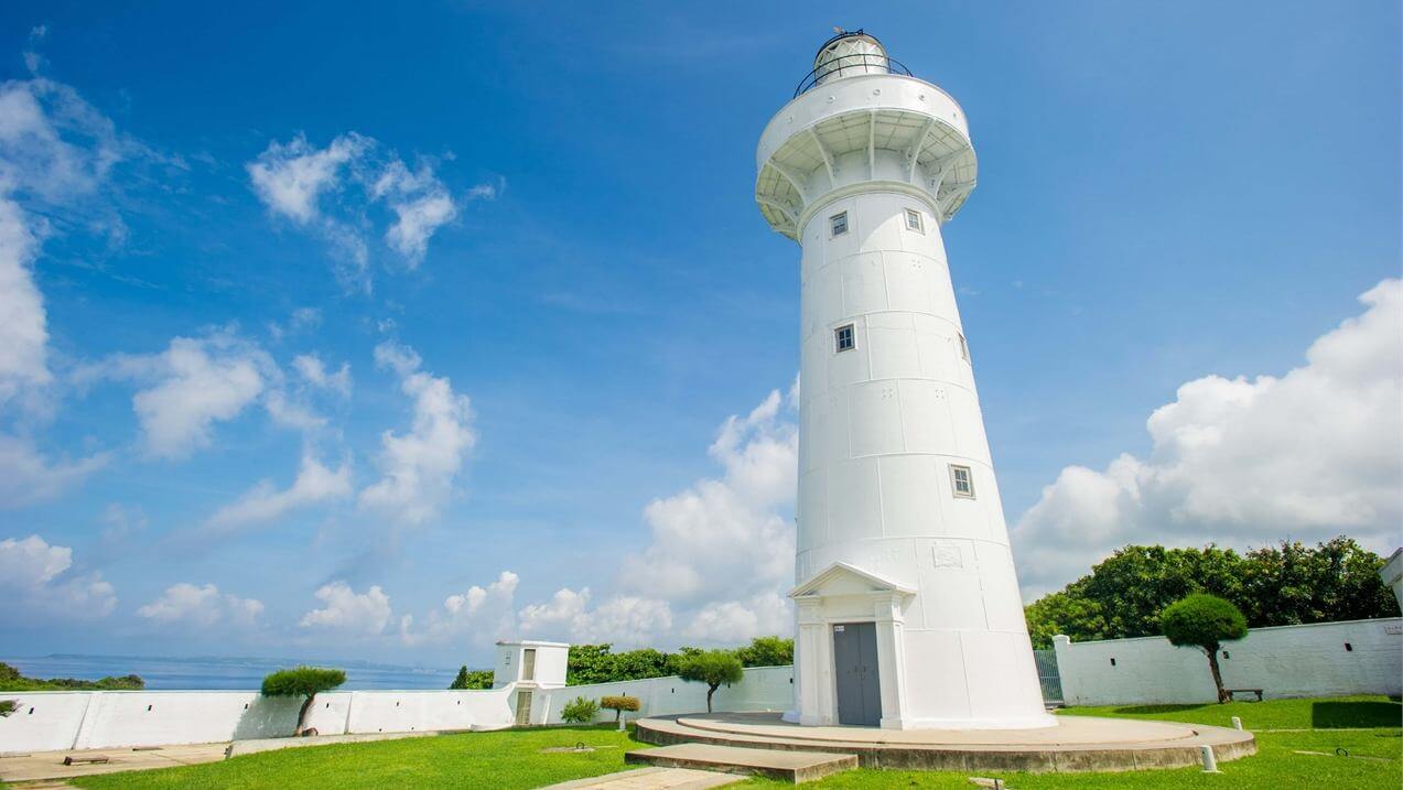 從北到南，八大人氣燈塔景點全攻略：鵝鑾鼻草地步道、富貴角黑白建築、高美燈塔住宿體驗