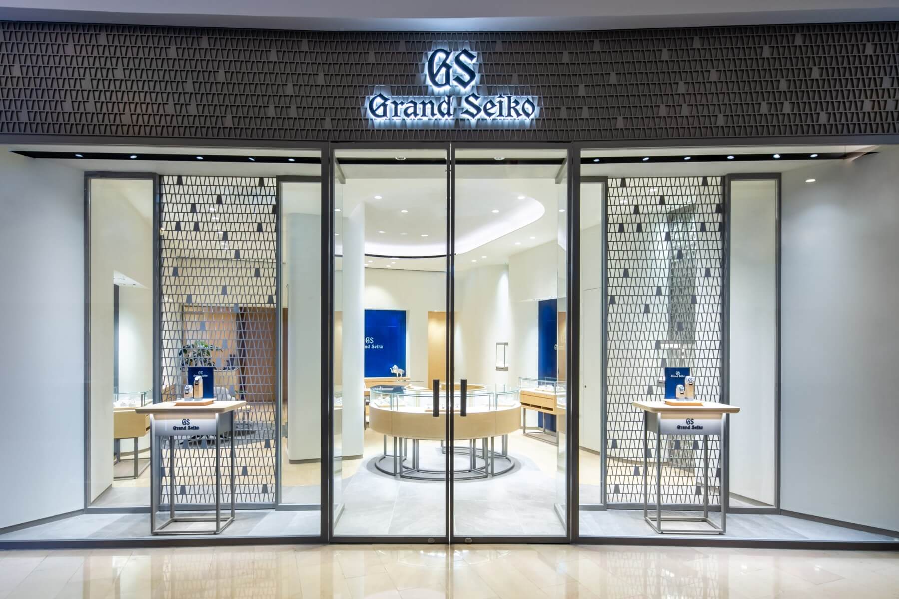 Grand Seiko 101全新旗艦店開幕，超強鈦金屬打造「東京獅」運動錶