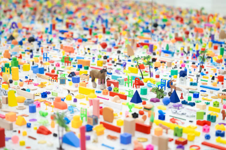 你在看展,還是展在看你?基隆美術館年末大展《WE ARE ME──我(們)到此一遊》,10國藝術家探問數位時代的身份迷思