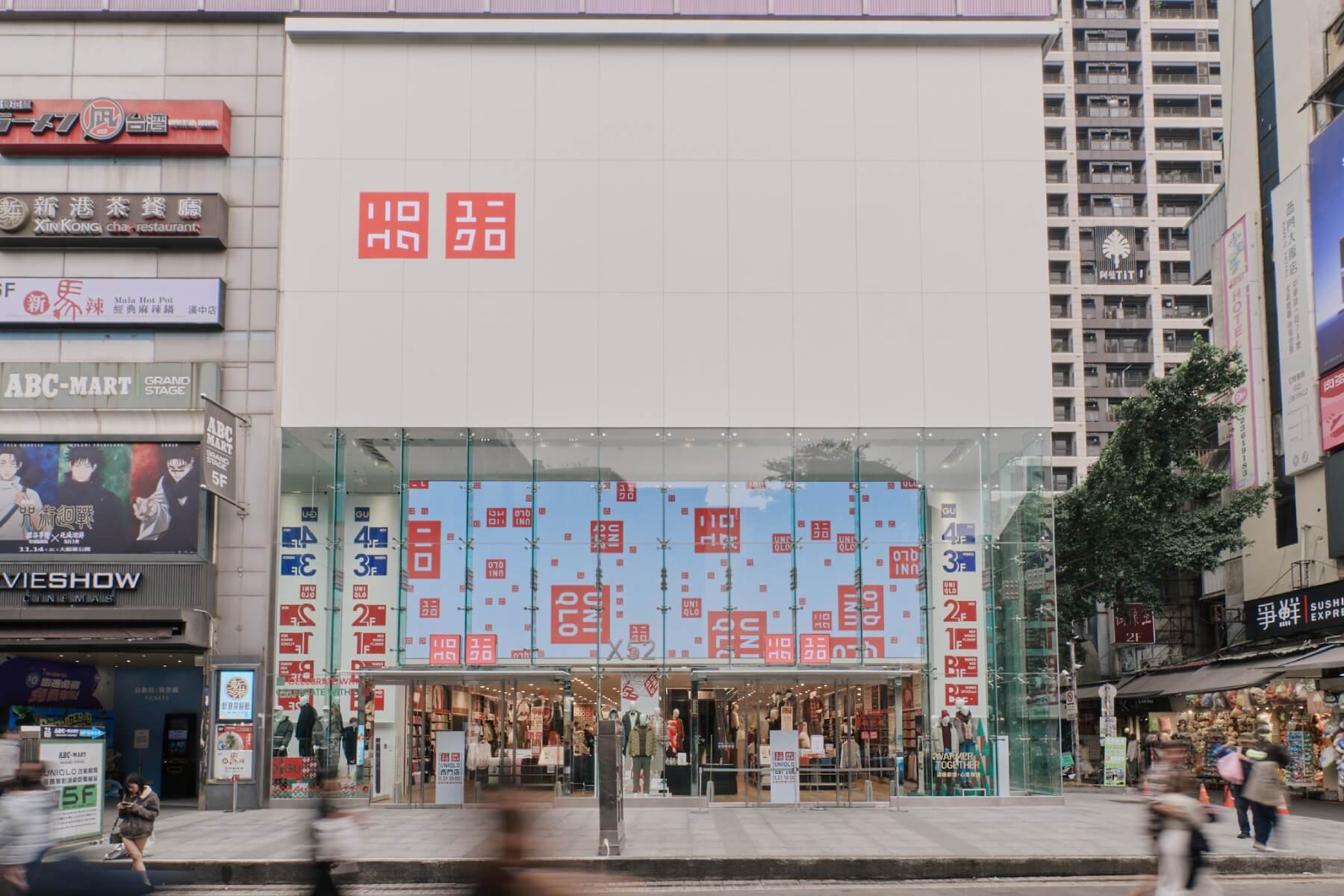 UNIQLO × GU全新西門店大升級！560坪空間攜手藝術家合作，打造全台最大客製化專區