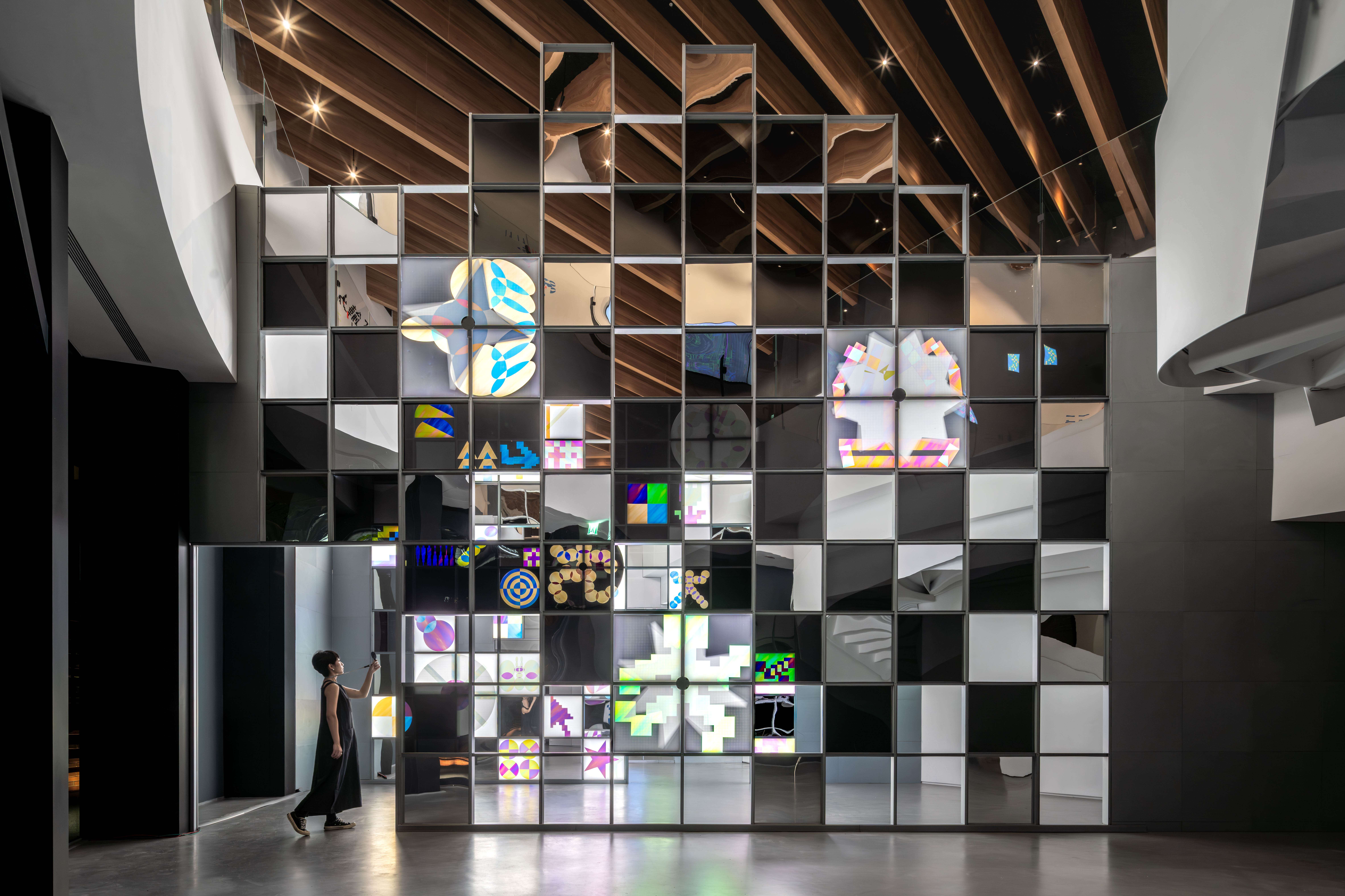 勤美術館《Input > Unknown》2025冬季展：何理WHYIXD打造互動光影藝術，4大展區體驗數位感知