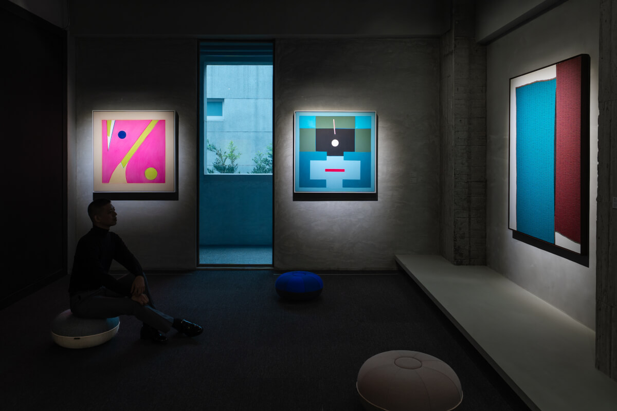 高雄金馬賓館當代美術館七周年特展《吟遊時空》：93歲霍剛與韓國權純益，一場跨世代的抽象藝術對話