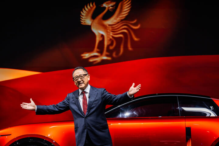 Century成為TOYOTA最新獨立品牌：日本皇室御用車，正式挑戰勞斯萊斯與賓利