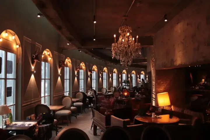 台北忠孝復興「雅痞書店」：重現《午夜巴黎》浪漫，台北最有靈魂的爵士書店