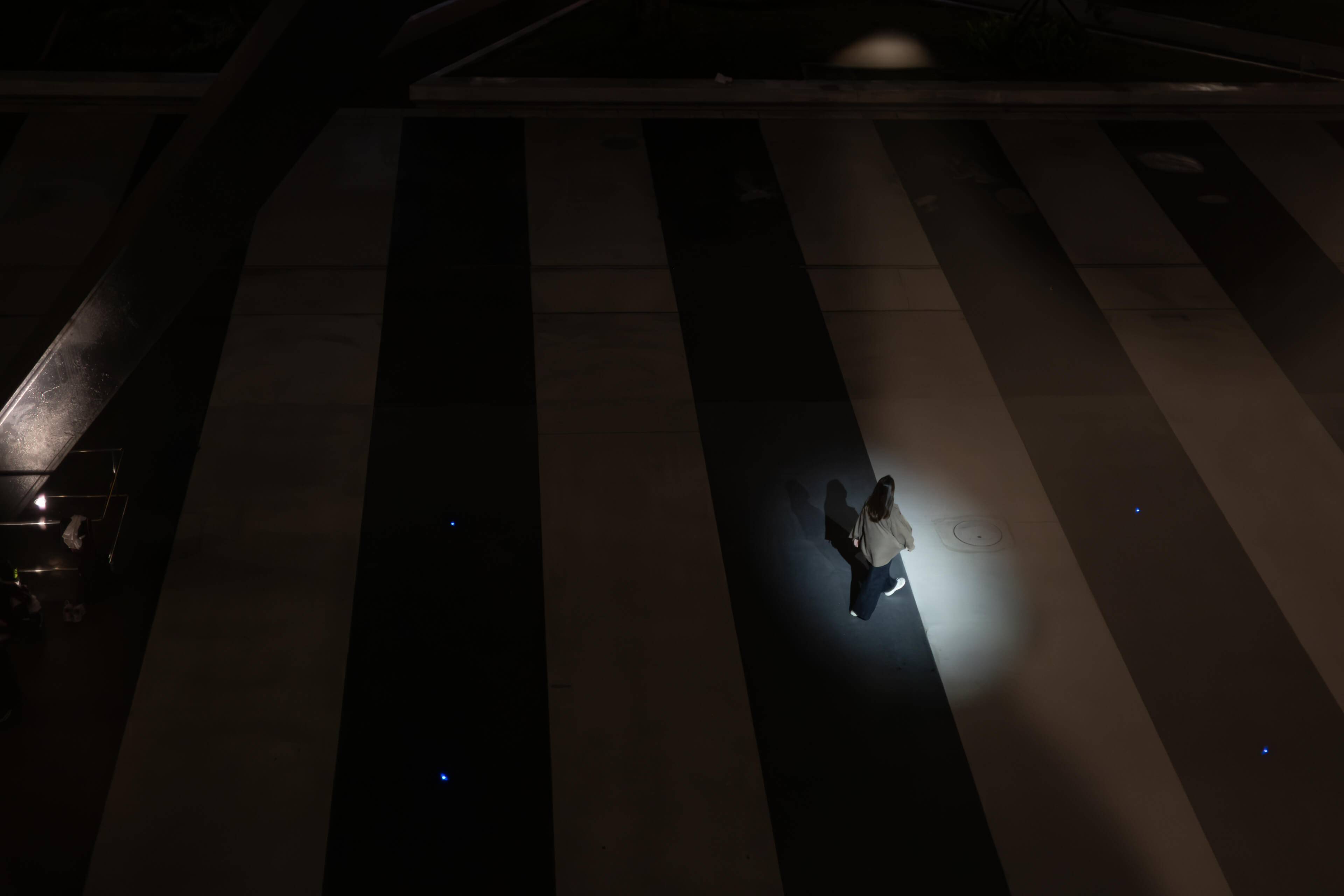 北藝中心「親・建築」No.2——鄭先喻《光蹤》：光，是成為一種回應行走路徑的存在