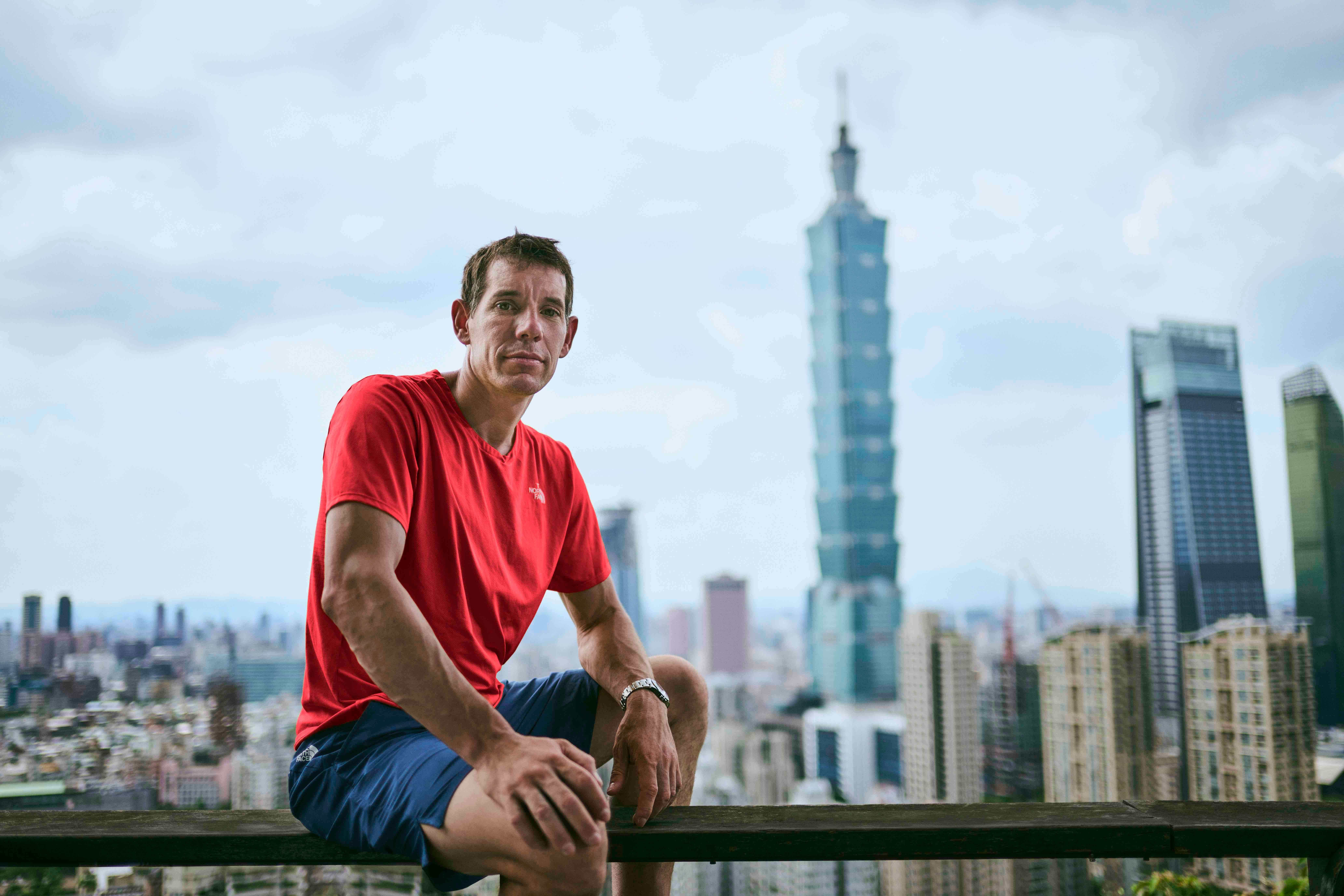 Netflix全球直播徒手攀登台北101！Alex Honnold： 「當你真正面對死亡，才能體驗生命的力量。」