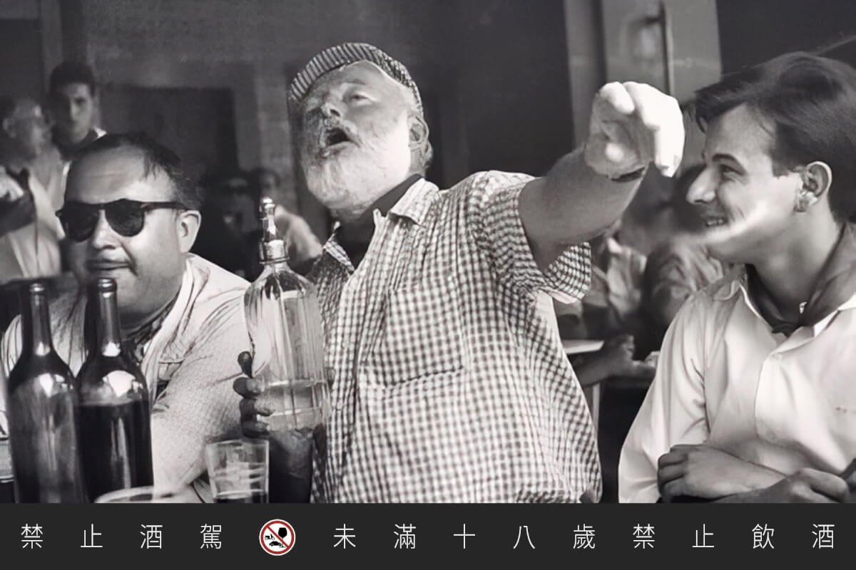 大文豪都是酒鬼？海明威中午就開喝、狄更斯天天泡酒吧、托爾金沒酒友就寫不出《魔戒》⋯必去文學酒吧一次看！