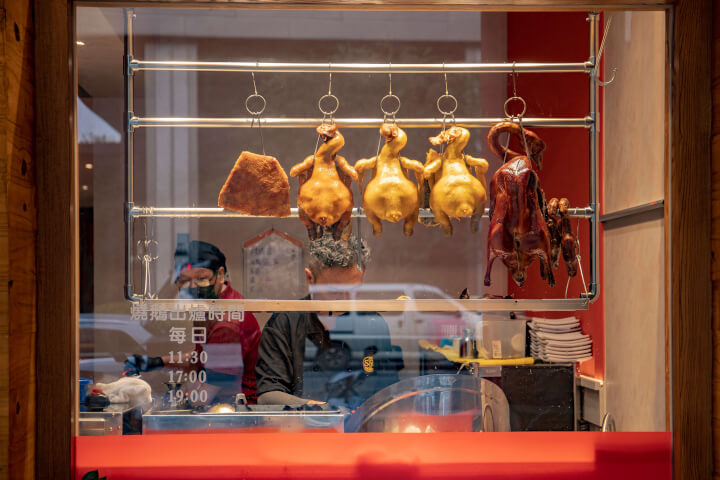 不只是燒臘！台中新光烏鬃鵝港式餐廳，尋回烏鬃鵝的美味身世