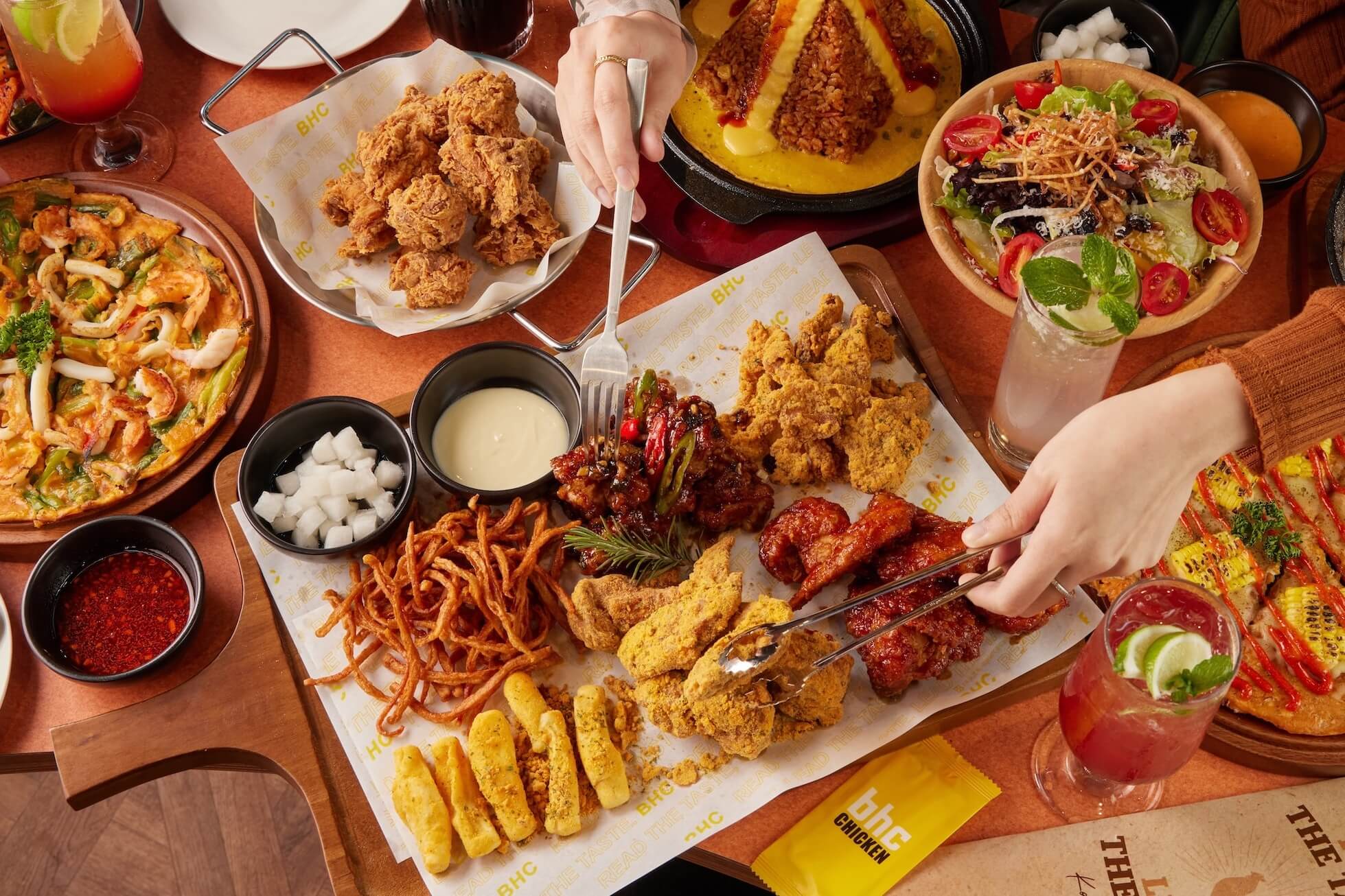 韓式炸雞新據點！BHC炸雞信義ATT店打造「社交型炸雞餐廳」，26款新菜、4人派對餐開啟信義夜聚新篇章